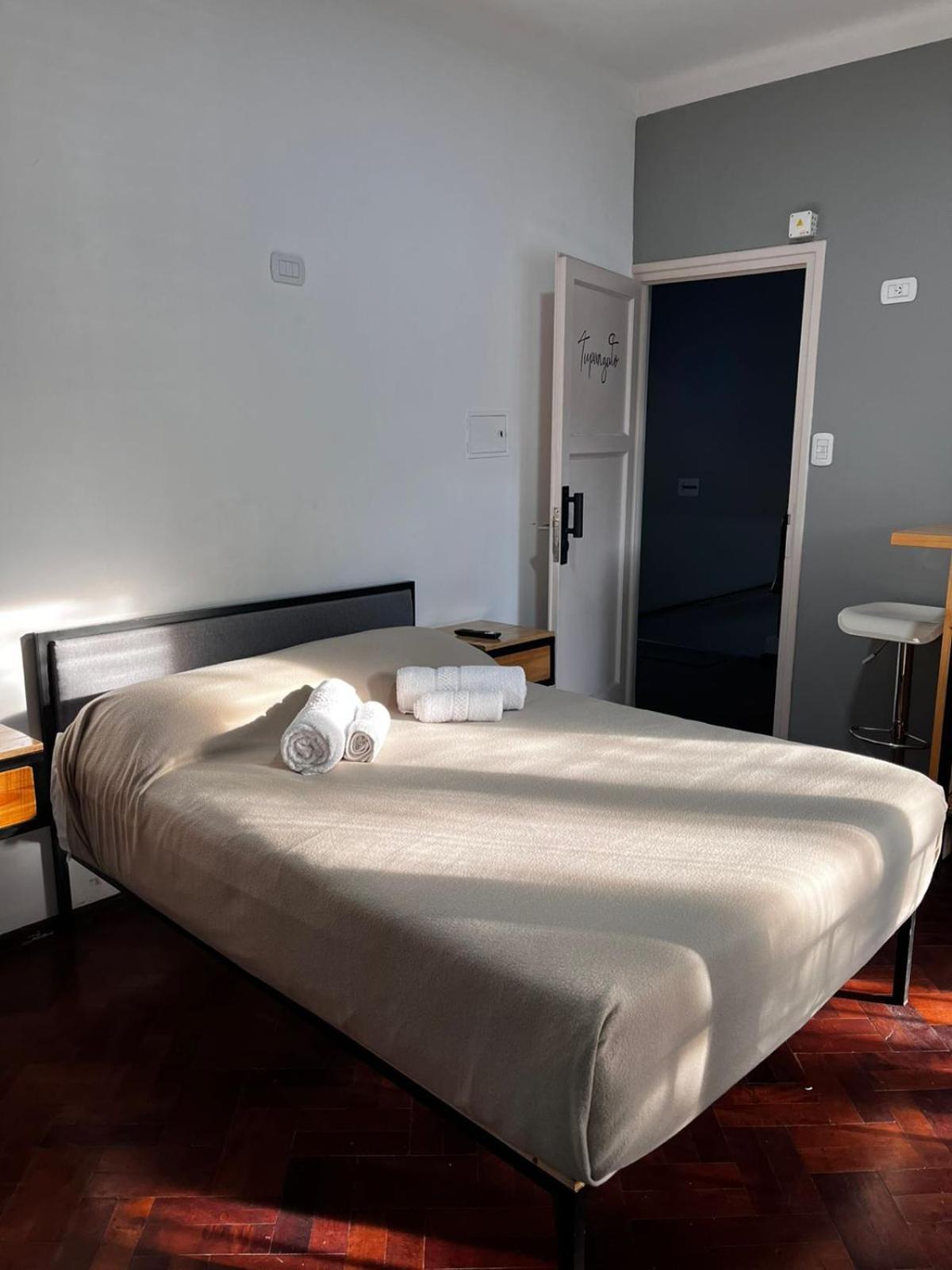 Sin Fin Hostel Mendoza Exteriör bild
